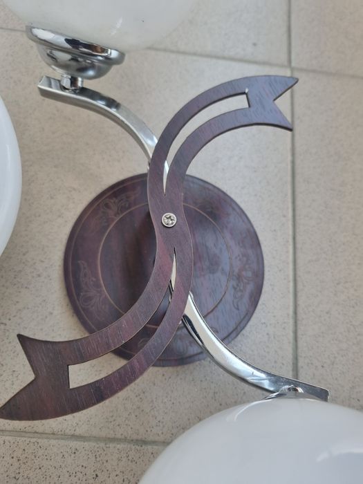 Lustre cu un design retro/clasic