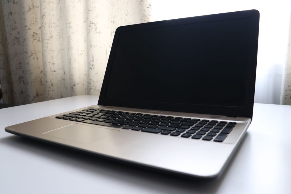 Laptop ASUS – Windows 10 Home