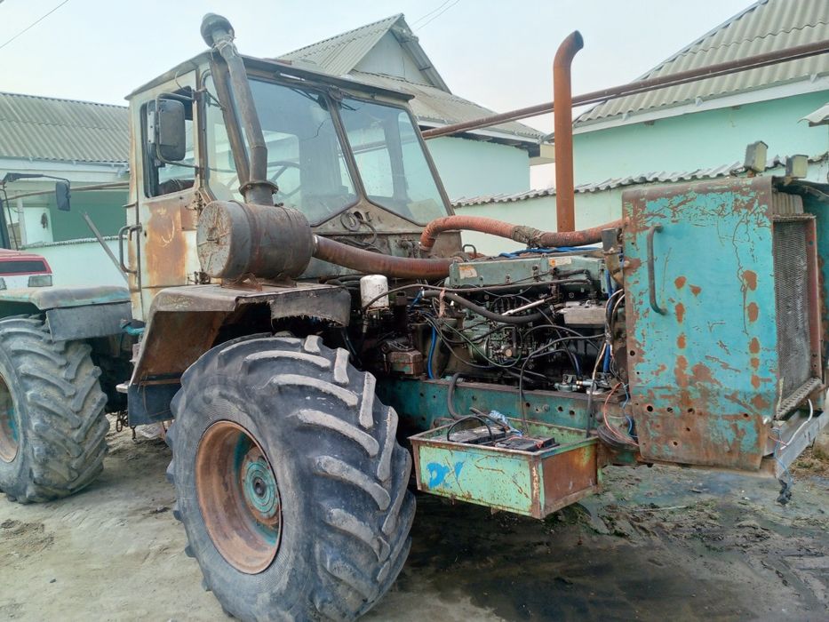 Трактор к 150 сотилади ,чакман мотор,каропка койилган ишлаши Зур