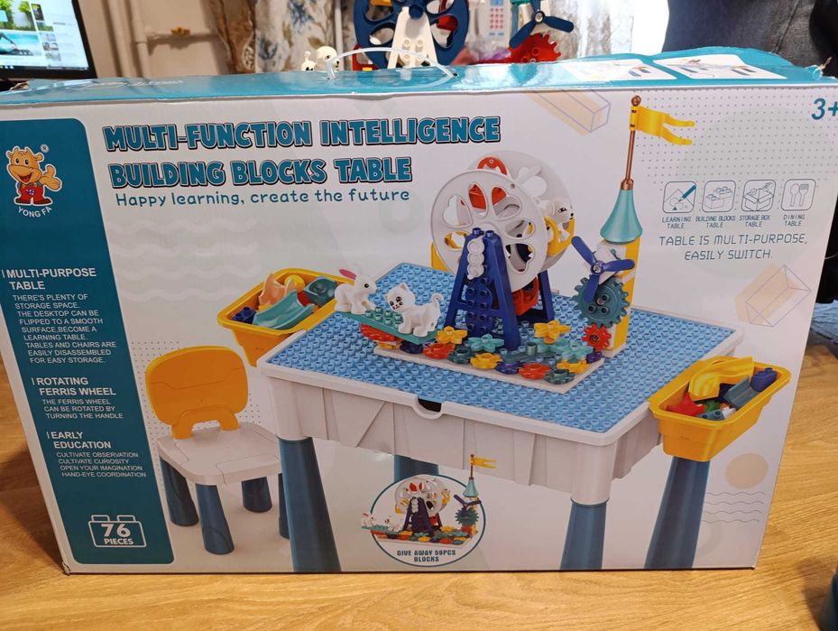 Set masuta multifunctionala cu scaun si 76 cuburi de constructie lego