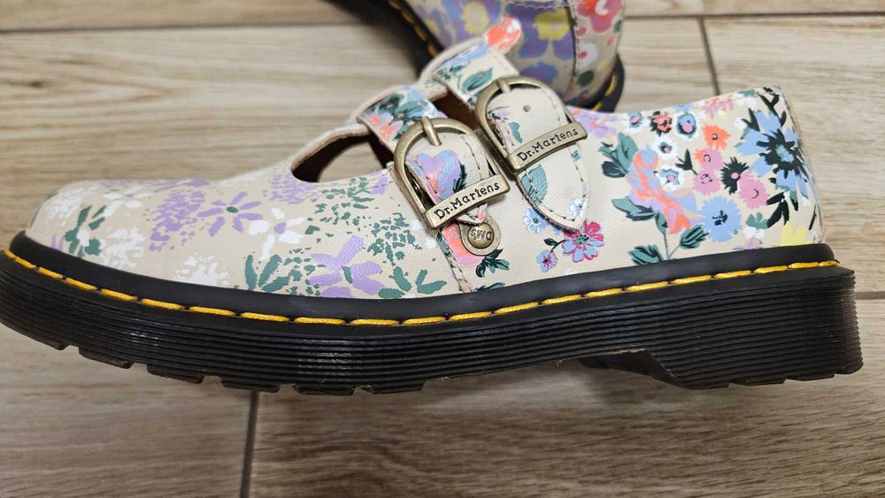 Дамски обувки Dr Martens номер 38, два чифта