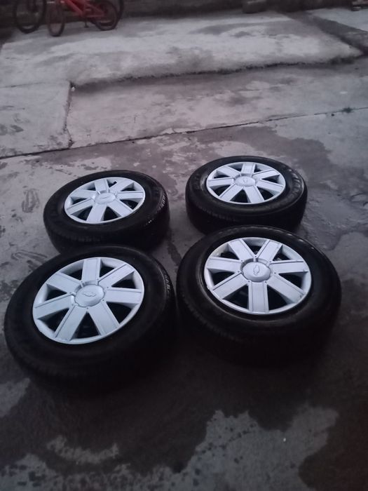 Шины диски калпачок в месте