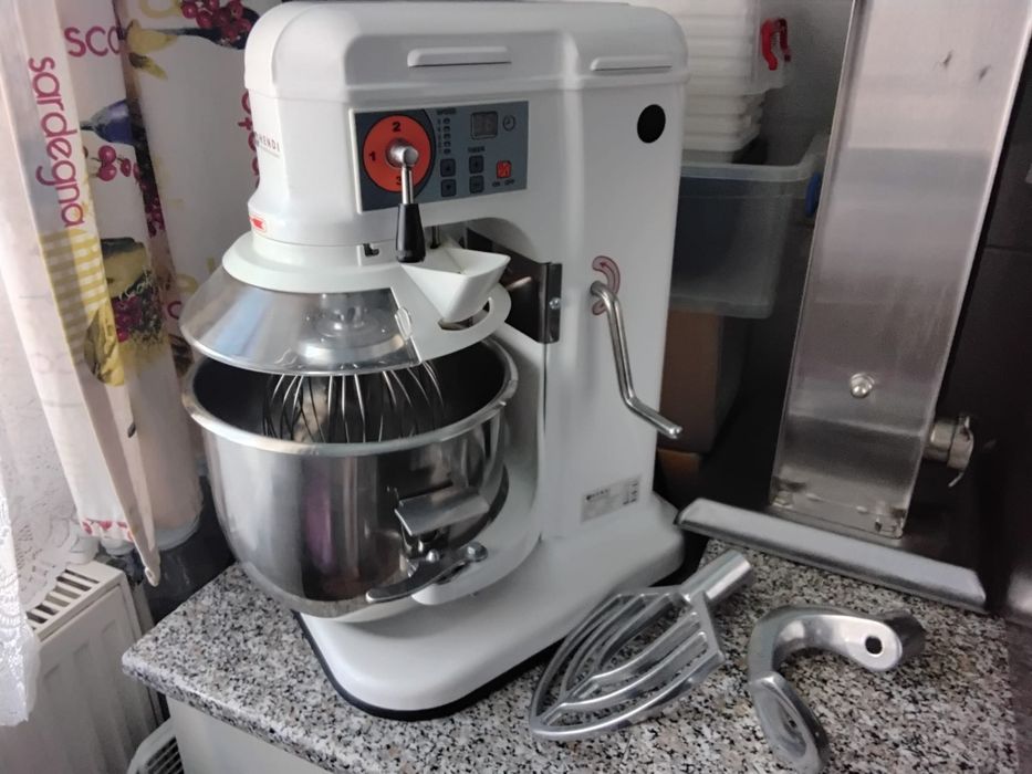 VIND MIXTER planetar  detalii la tl

12L.CUVA 5VITERE NOU

NEFOLOSIT. PRET 4.200 lei

NEGOCIABIL.

TEL. 0730127667