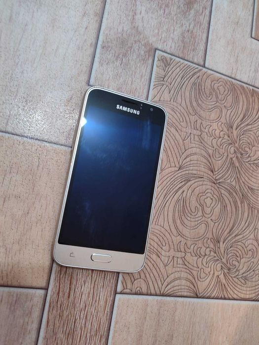 Телефон Samsung Самсунг J1(2016)