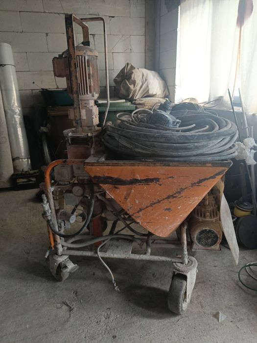 Mașină de tencuit tip Mac 97