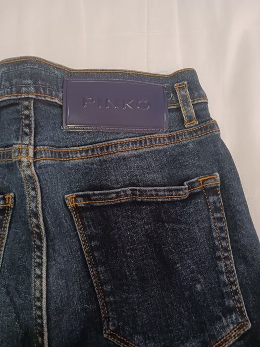 Продавам дънки  26 разер ,  на  PINKO-50лв  ;ZARA -20лв ;Berchka15лвk