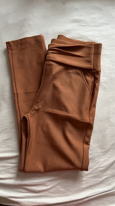 Pantaloni maro drepți elastici Banana Republic