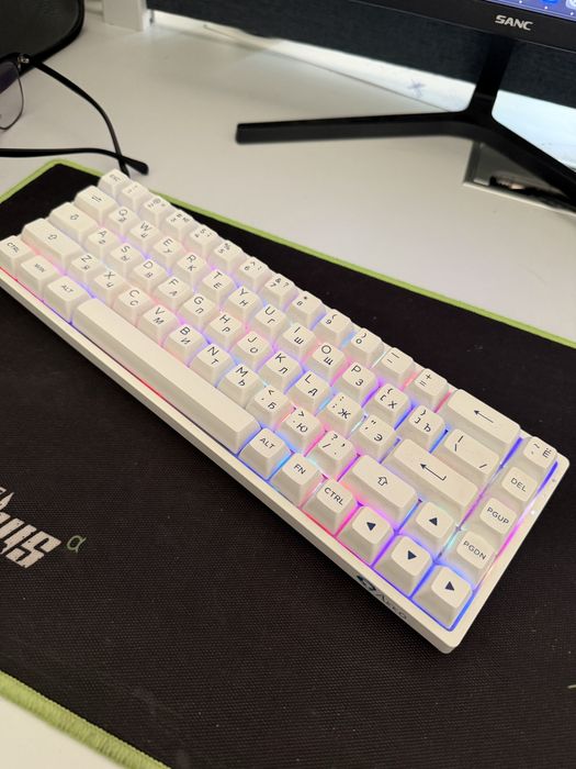 Продам игровую механическую клавиатуру Akko 3068B Plus