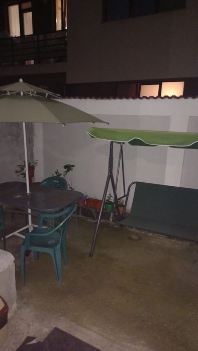 Vând garsonieră + curte