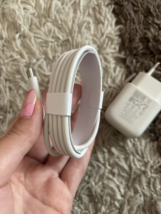 Адаптер и кабел- чисто нов