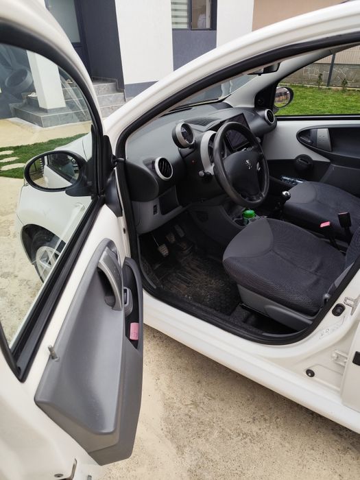 Peugeot 107  – 5 Uși | Navigație | AC | 175.000 km