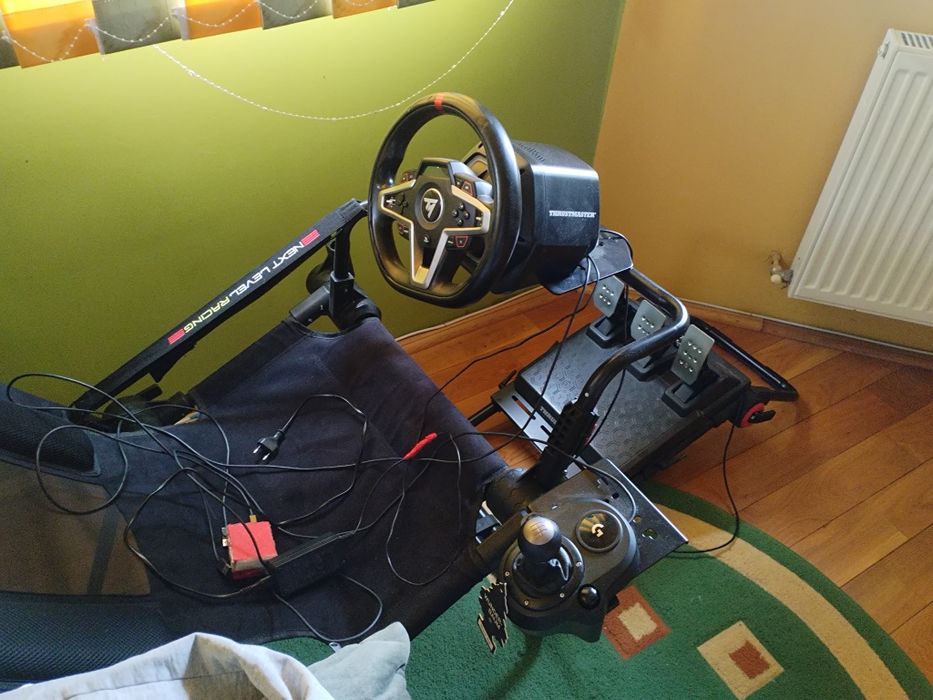 Cockpit gaming volan thrustmaster cu pedale,scaun și schimbător