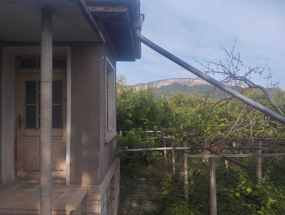 Продава се къща в село Мадара