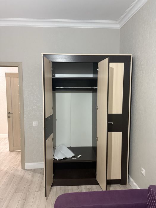 Продам Шкаф спальный