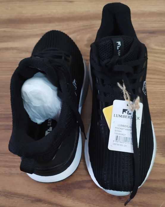 Новые кроссовки , 36 размер.