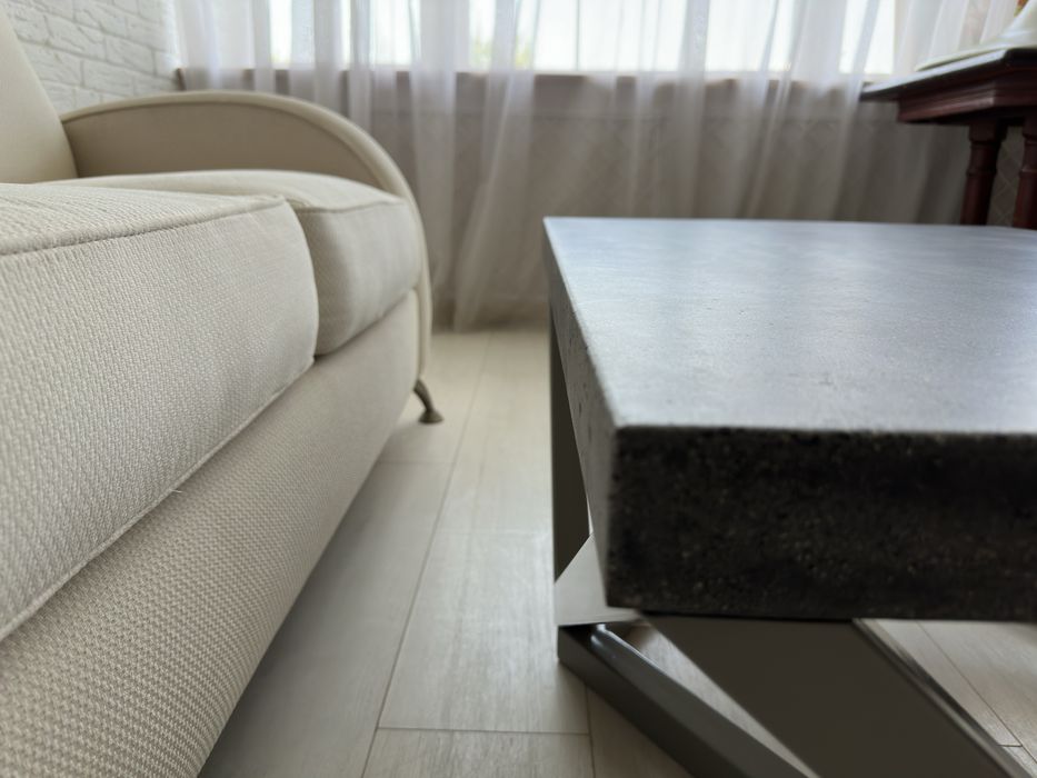 Маса от бетон с дървени крака, изработка по поръчка