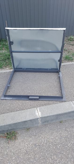 Vând capac acces acoperiş bloc