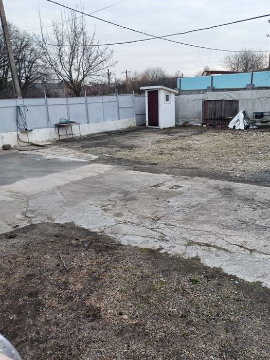 Închiriez garaj in curte