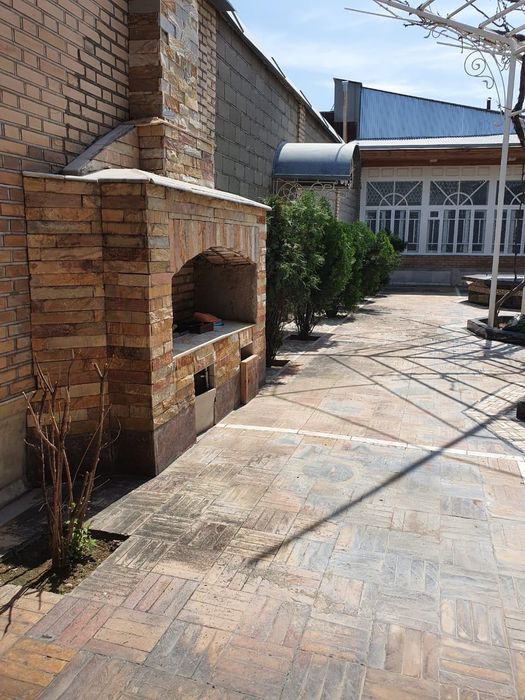 Дом с красивым участком Озод Шарк. больница, пивзавод