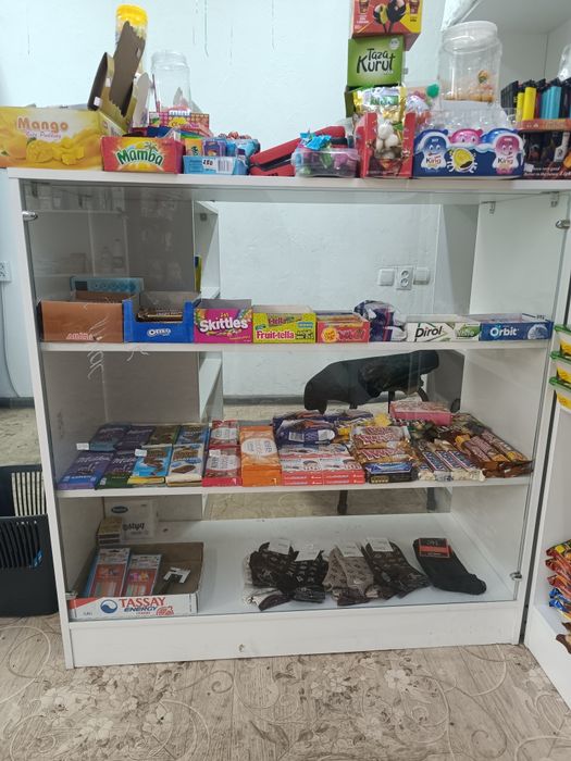 Продам полку витринную