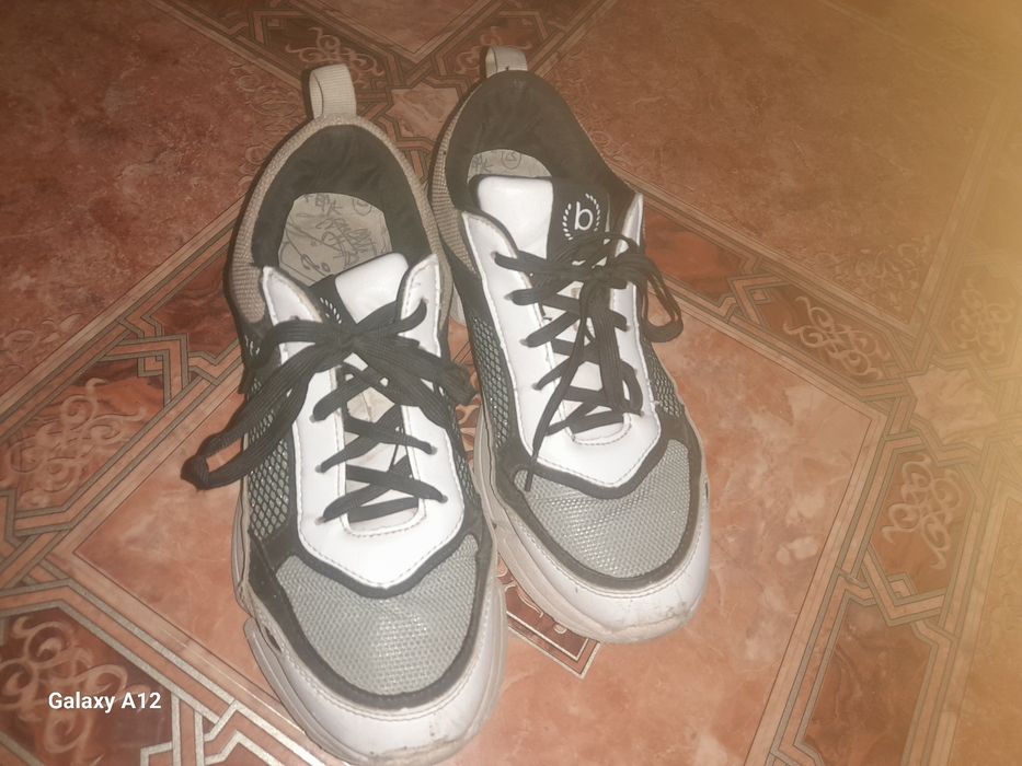 Женская красовка фирма bugatti