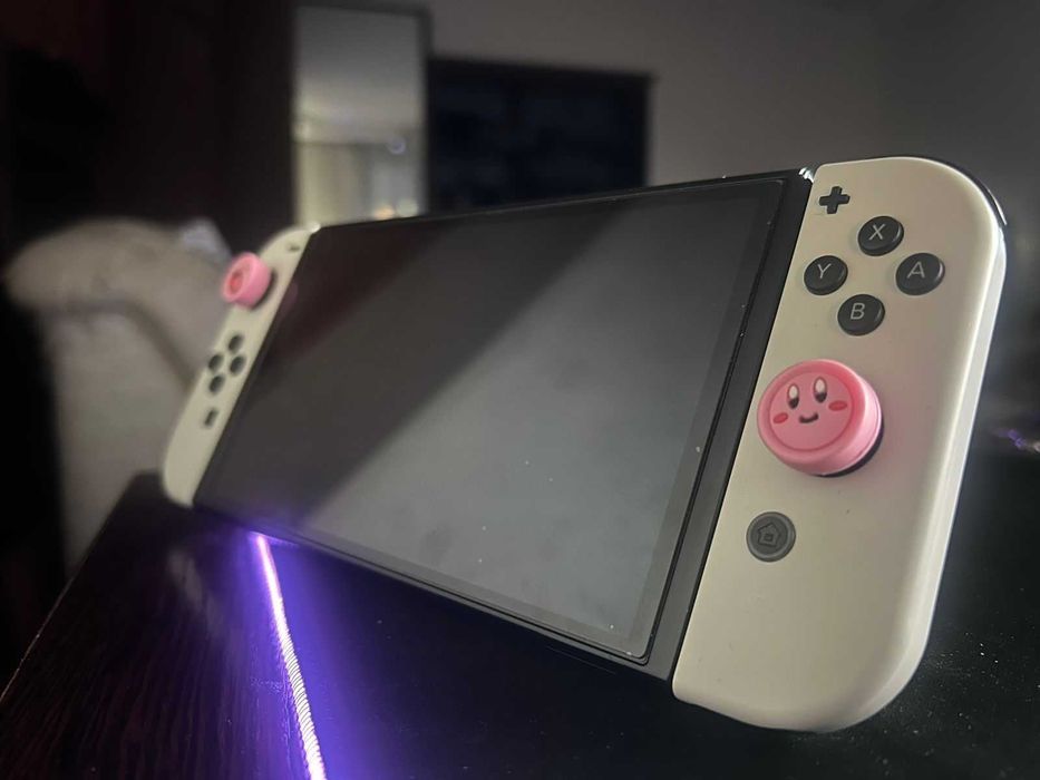 Nintendo Switch OLED + игра Super Smash Bros + Кейс