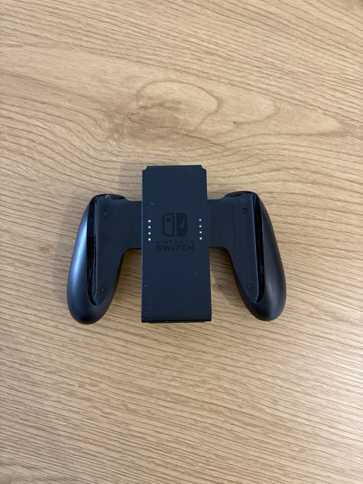 Nintendo Switch с 3 игри и множество аксесоари