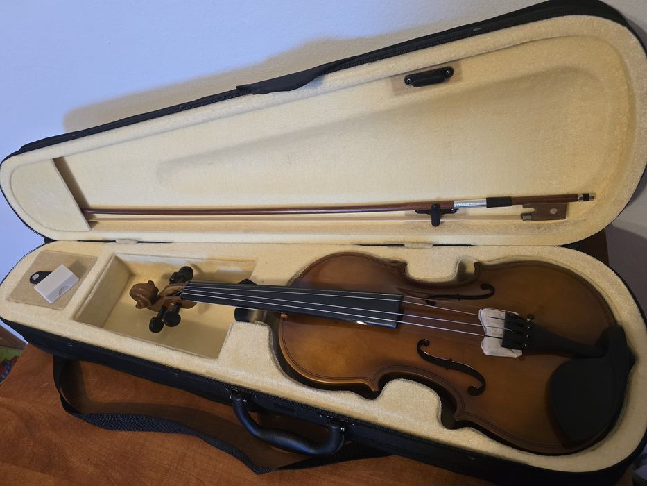 Vioară 4/4 nouă cu geantă de transport