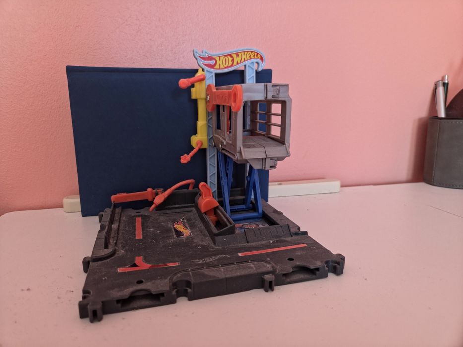 Garaj mașinuțe hotwheels
