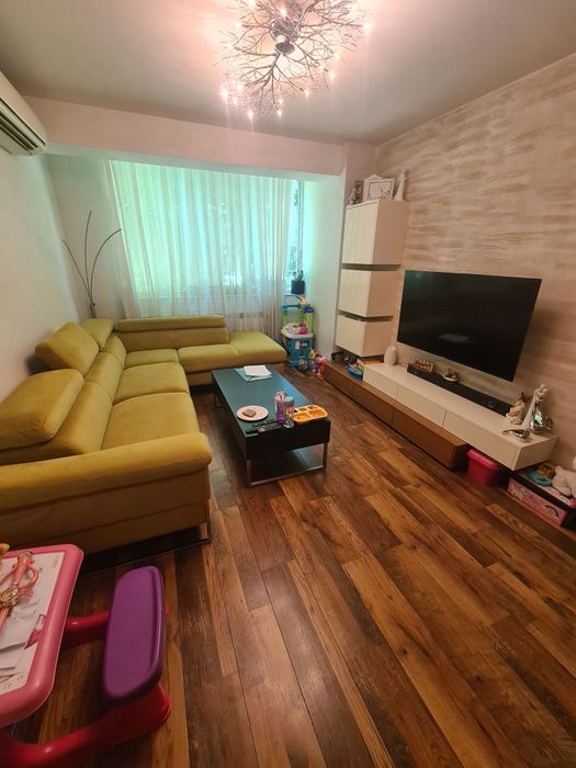 Продава се Тристаен апартамент в Пловдив, Кършияка - 80 кв.м за 1988 €/кв.м - Снимка #3