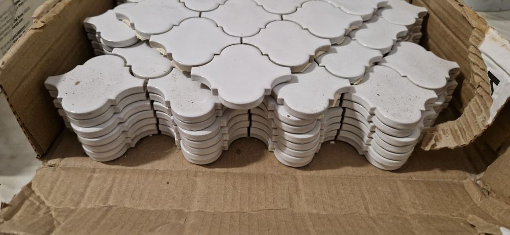 Плитка керамическая арабески белая