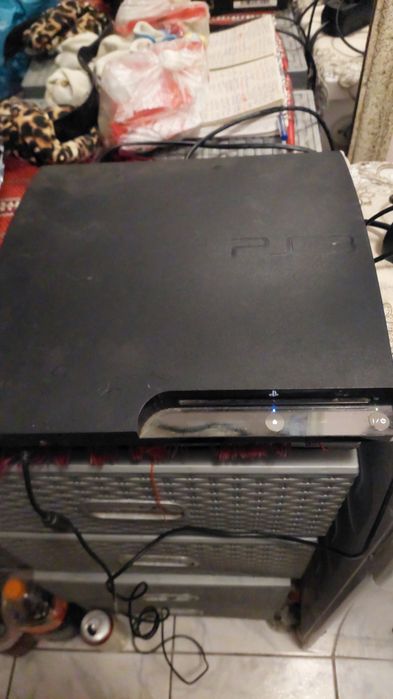 Consola Ps3 cu joystick si cabluri la 250 ron!
