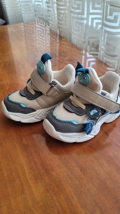 Кроссовки на малыша