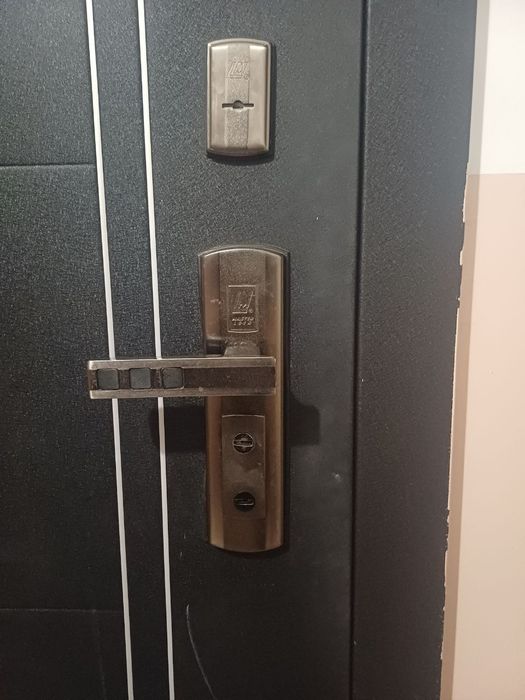 Ремонт замков установка замков вскрытие замков Zamok oʻrnatish eshik o