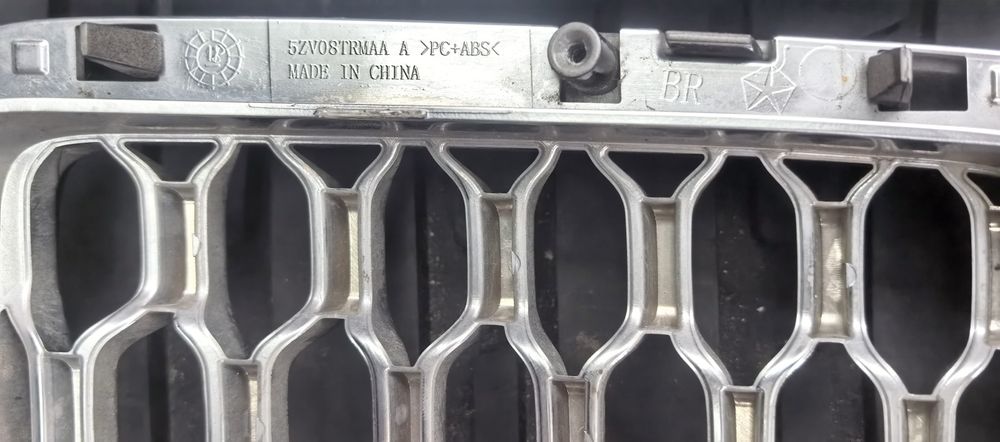 Оригинална предни решетки Гранд Чероки 2019