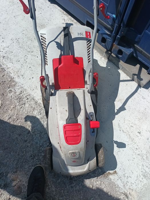 Vând masina de tuns iarba