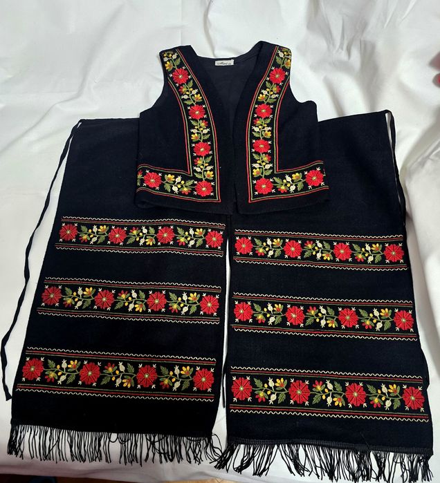 Costum traditional nou