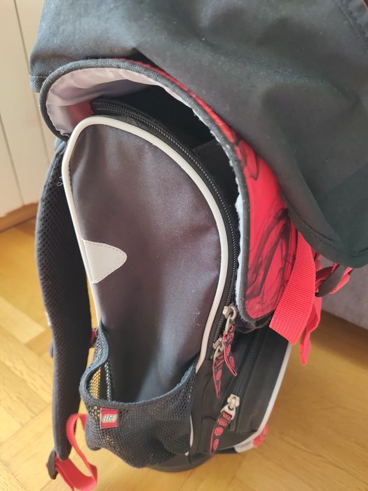 Ученическа раница за момче на Lego Ninjago в червено