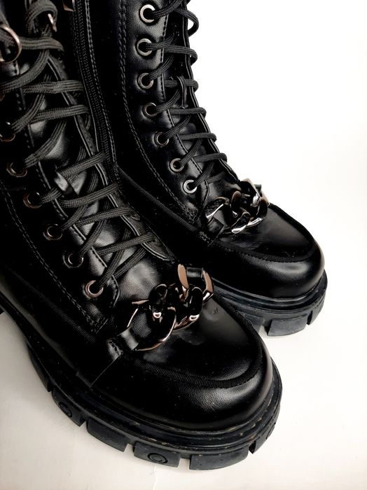 Новые кожаные ботинки