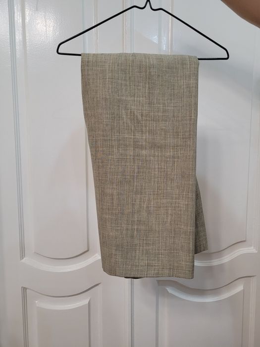 Серый пиджак и юбка