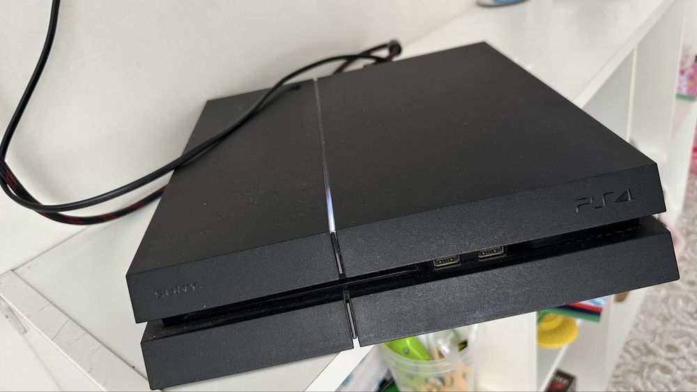 Продам Play station 4