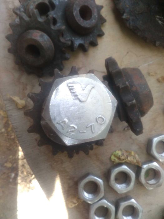 Нержавеющие болты с гайкой на 24 .