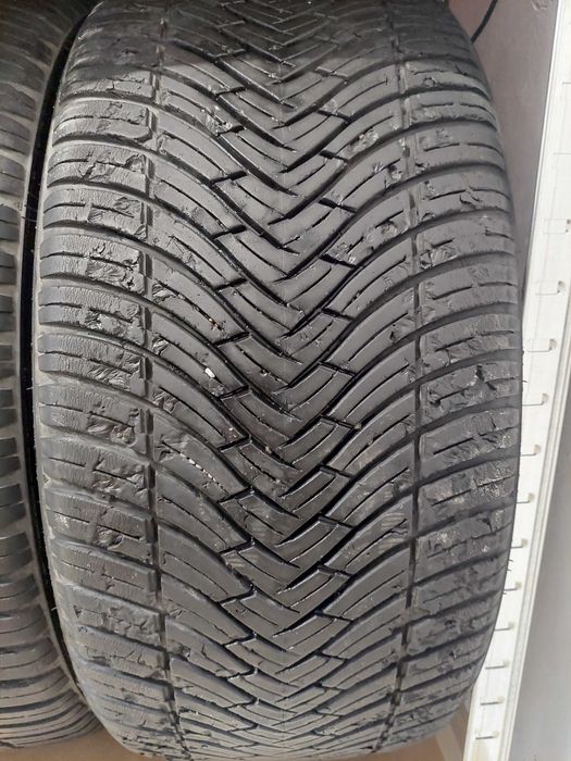 Гуми всесезонни 235/45 R18