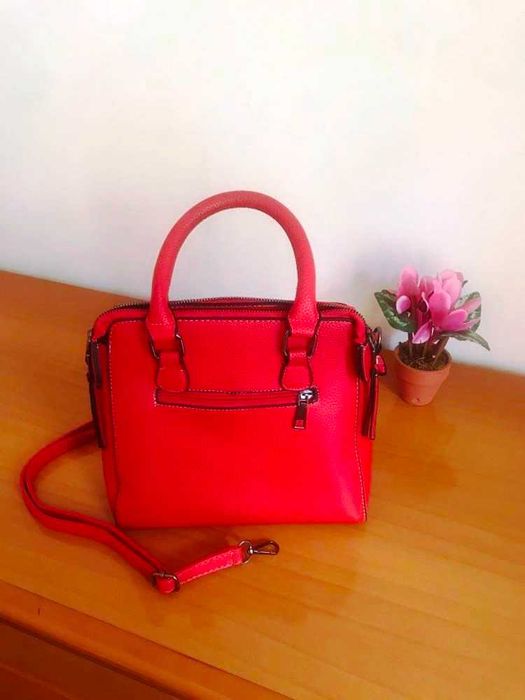 Дамска шикозна кожена чанта нова