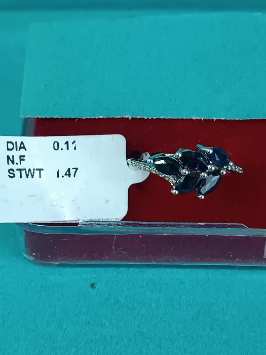 продаю. сапфировве кольца с бриллиантами