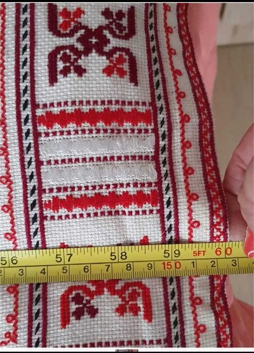 Покривка за маса с българска бродерия 153см