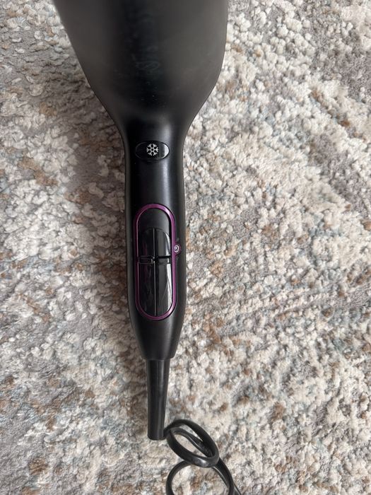Продам фен Philips. Б/у в отличном состоянии.