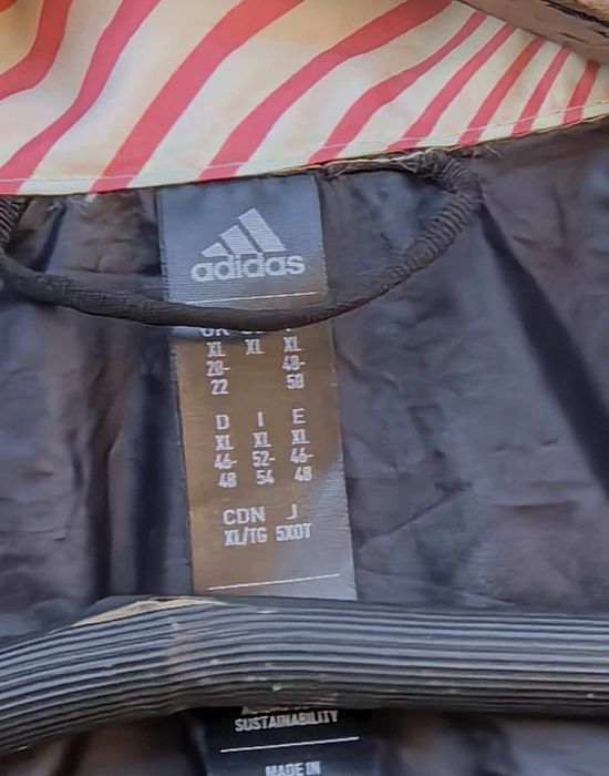 Adidas Terrex оригинална дамска горница тип ветровка Л размер