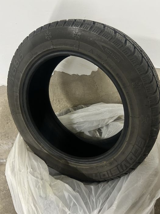Продам зимнюю резину 215/55/17