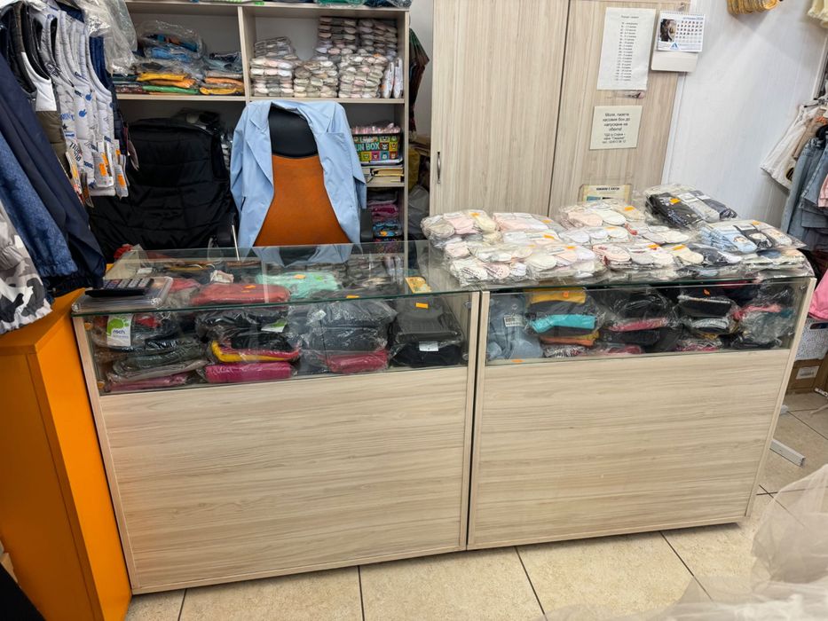 Цялостно обзавеждане за детски магазин – мебели, манекени, стелажи